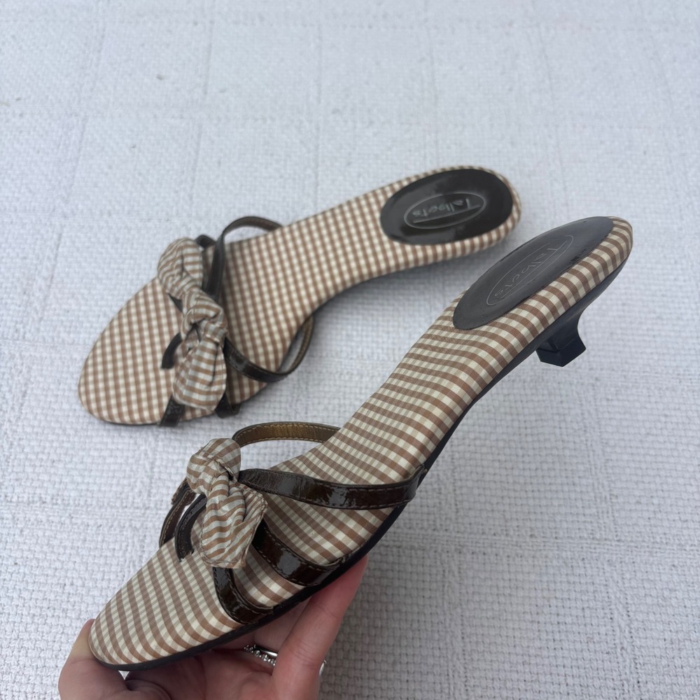 Women's 7.5 B TALBOTS Y2K Brown Gingham Bow Flat Kitten Heel Thong Slide Sandals - Picture 2 of 6